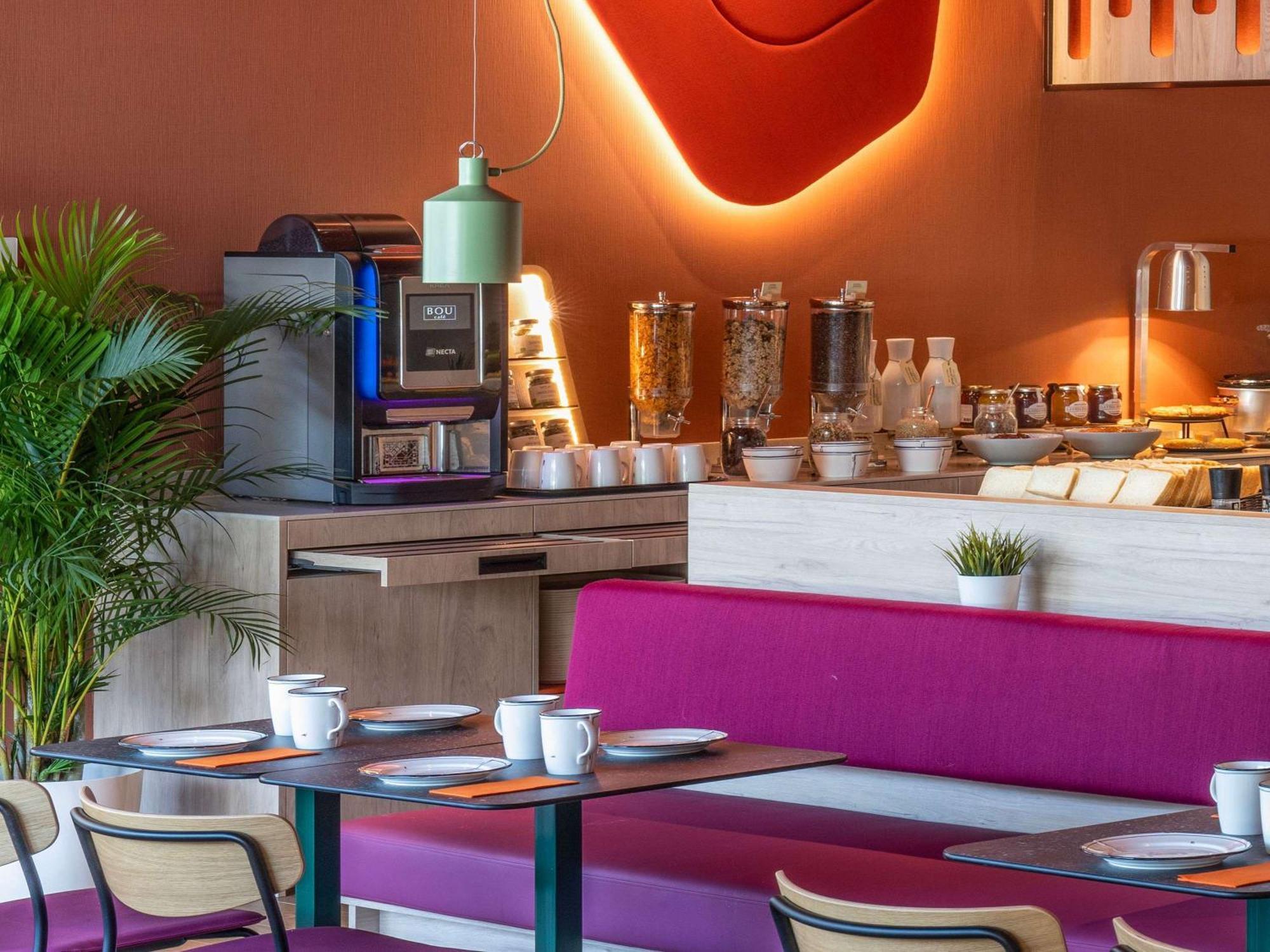 Ibis Styles Barcelona Sant Joan Despi Hotel Exterior photo