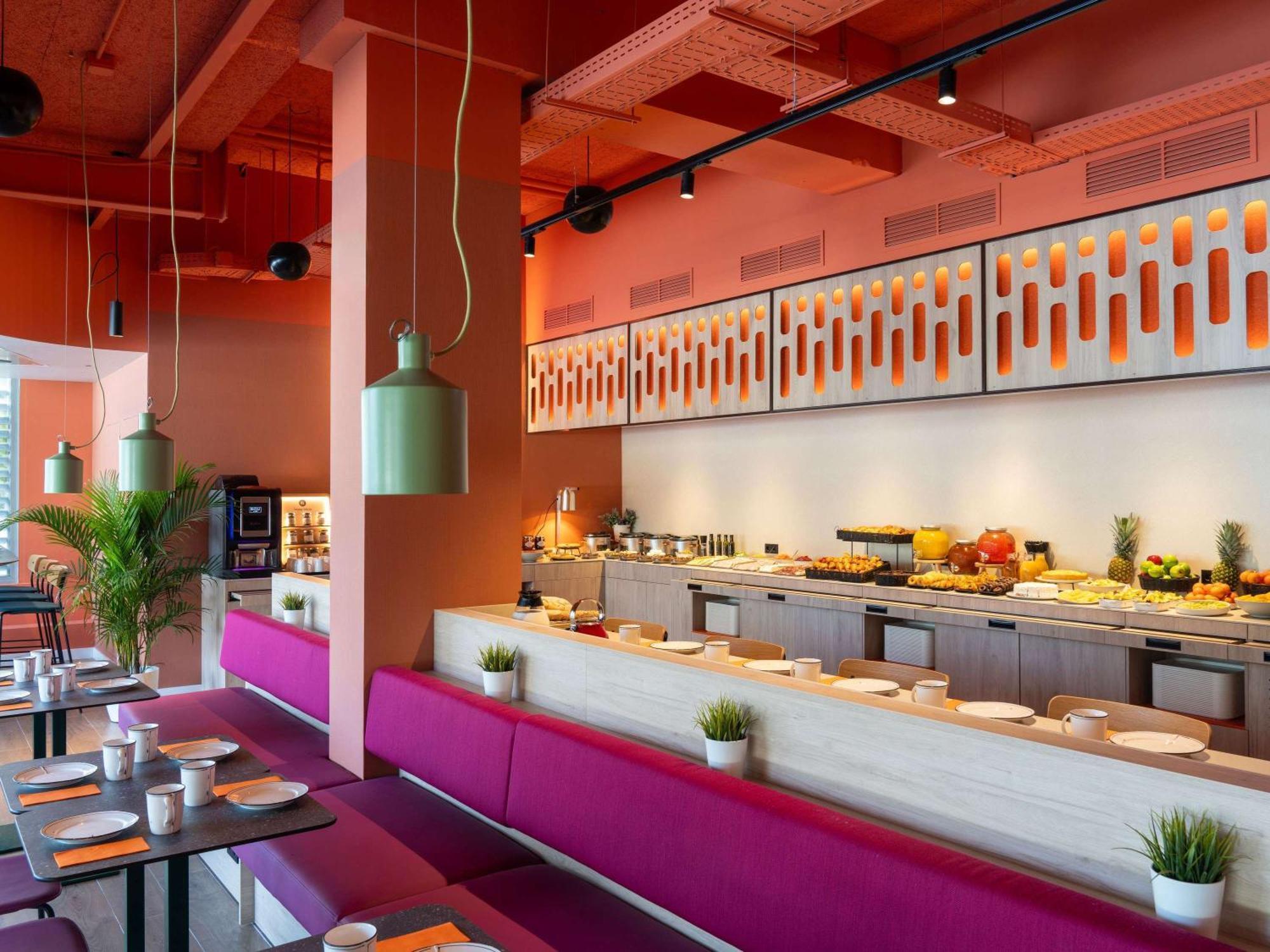 Ibis Styles Barcelona Sant Joan Despi Hotel Exterior photo
