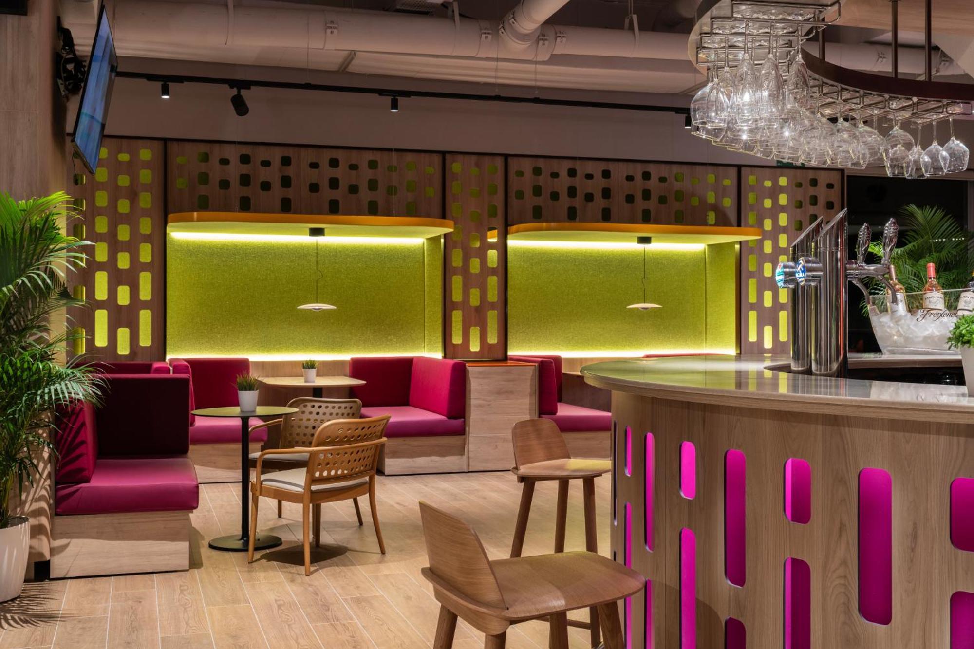 Ibis Styles Barcelona Sant Joan Despi Hotel Exterior photo
